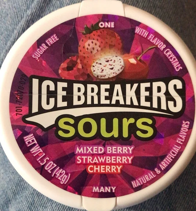 Ice Breakers Sours Mixed Berry, 8 × 24 × 5 oz